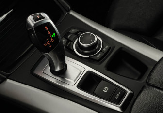 Подержанный автомобиль BMW X6 2012 года (17 фото)