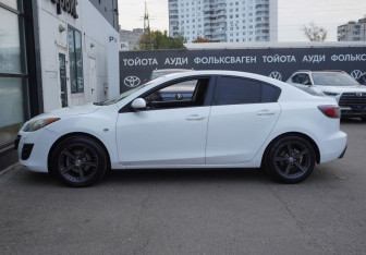 Подержанный автомобиль Mazda 3 Sedan 2010 года (8 фото)
