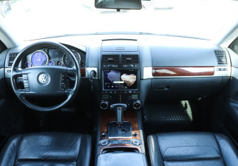Подержанный автомобиль Volkswagen Touareg 2007 года (12 фото)