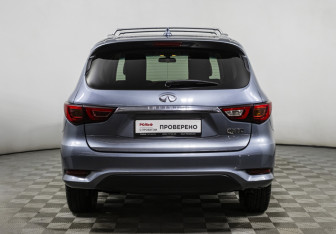 Подержанный автомобиль Infiniti QX60 2016 года (6 фото)