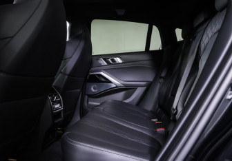 Подержанный автомобиль BMW X6 2021 года (12 фото)