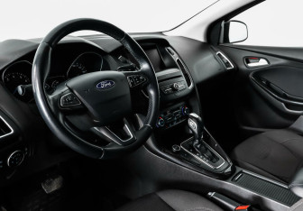 Подержанный автомобиль Ford Focus Hatchback 2016 года (9 фото)
