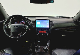 Подержанный автомобиль Kia Sorento 2011 года (11 фото)