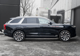 Подержанный автомобиль Hongqi E-HS9 2023 года (4 фото)