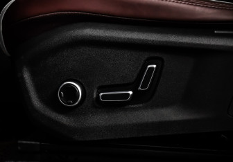 Подержанный автомобиль Geely Monjaro 2023 года (19 фото)