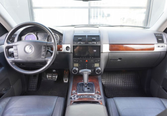 Подержанный автомобиль Volkswagen Touareg 2009 года (13 фото)