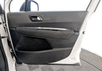 Подержанный автомобиль Peugeot 3008 2013 года (24 фото)