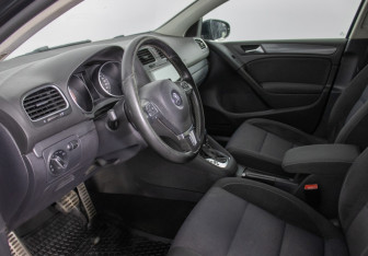 Подержанный автомобиль Volkswagen Golf Hatchback 2011 года (10 фото)