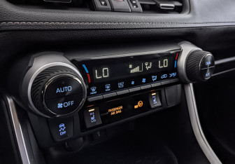 Подержанный автомобиль Toyota RAV4 2020 года (21 фото)