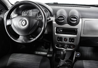 Подержанный автомобиль Renault Sandero 2012 года (15 фото)