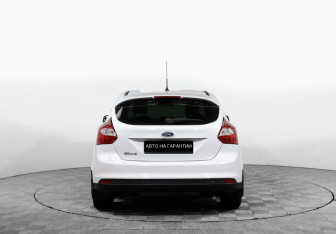 Подержанный автомобиль Ford Focus Hatchback 2013 года (4 фото)