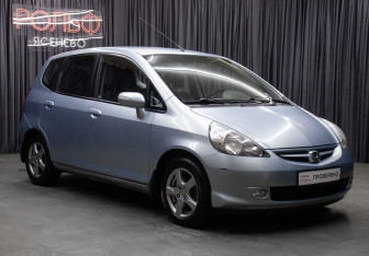 Подержанный автомобиль Honda Jazz 2008 года (3 фото)