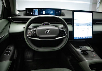 Подержанный автомобиль Changan Lamore 2023 года (9 фото)