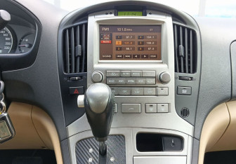 Подержанный автомобиль Hyundai Grand Starex 2009 года (13 фото)