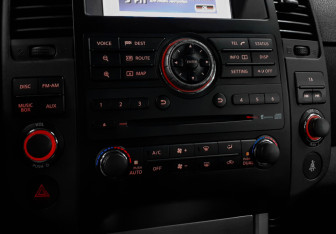Подержанный автомобиль Nissan Pathfinder 2014 года (16 фото)