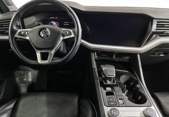 Подержанный автомобиль Volkswagen Touareg 2019 года (12 фото)