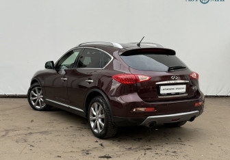 Подержанный автомобиль Infiniti QX50 2016 года (7 фото)