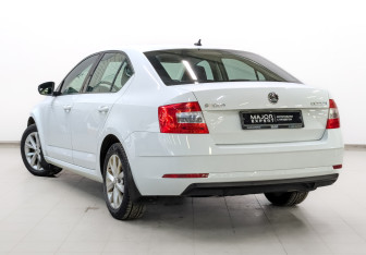 Подержанный автомобиль Skoda Octavia Liftback 2019 года (7 фото)