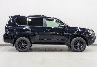 Подержанный автомобиль Toyota Land Cruiser Prado 2021 года (4 фото)