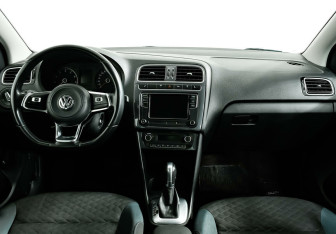 Подержанный автомобиль Volkswagen Polo Sedan 2019 года (8 фото)