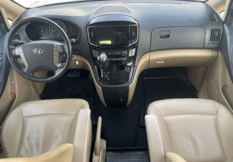 Подержанный автомобиль Hyundai H-1 2019 года (10 фото)