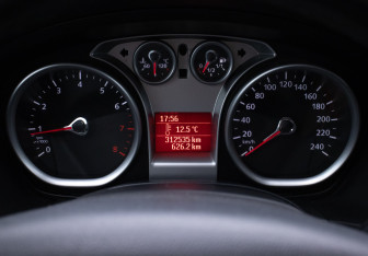 Подержанный автомобиль Ford Focus Hatchback 2008 года (12 фото)