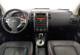 Подержанный автомобиль Nissan X-Trail 2010 года (24 фото)