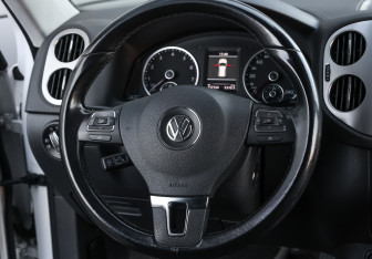 Подержанный автомобиль Volkswagen Tiguan 2013 года (16 фото)