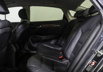 Подержанный автомобиль Kia K7 2017 года (16 фото)