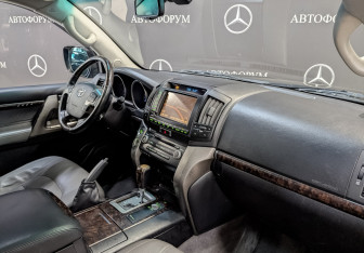 Подержанный автомобиль Toyota Land Cruiser Suv 2010 года (13 фото)