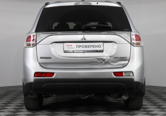 Подержанный автомобиль Mitsubishi Outlander 2013 года (6 фото)