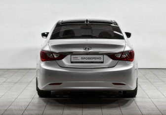Подержанный автомобиль Hyundai Sonata 2012 года (6 фото)