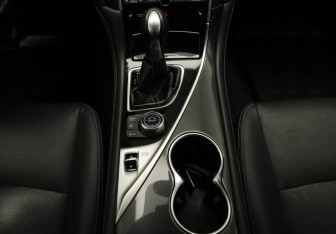 Подержанный автомобиль Infiniti Q50 2017 года (15 фото)