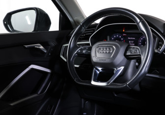 Подержанный автомобиль Audi Q3 2021 года (13 фото)