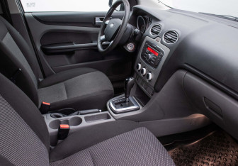 Подержанный автомобиль Ford Focus Hatchback 2010 года (9 фото)