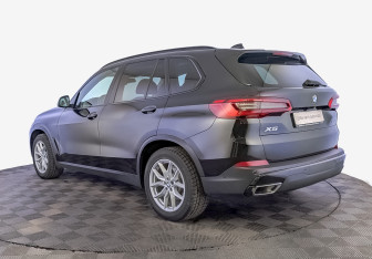 Подержанный автомобиль BMW X5 2018 года (7 фото)