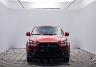 Подержанный автомобиль Mitsubishi ASX 2011 года (2 фото)