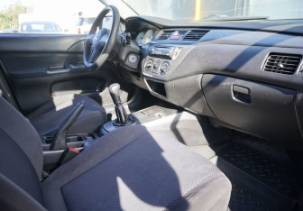 Подержанный автомобиль Mitsubishi Lancer Sedan 2006 года (10 фото)