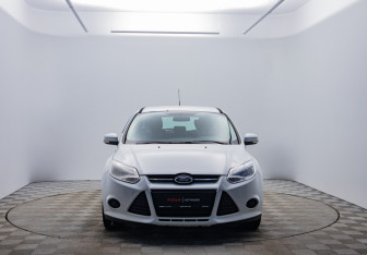 Подержанный автомобиль Ford Focus Hatchback 2011 года (2 фото)