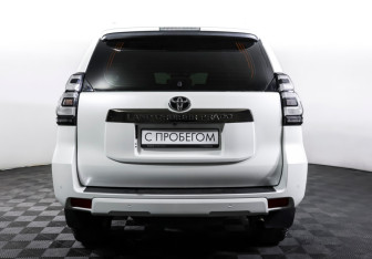Подержанный автомобиль Toyota Land Cruiser Prado 2020 года (6 фото)