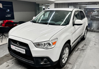 Подержанный автомобиль Mitsubishi ASX 2012 года (1 фото)