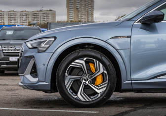 Новый Audi e-tron 2022 (11 фото)