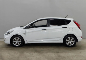 Подержанный автомобиль Hyundai Solaris Hatchback 2011 года (8 фото)