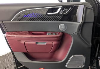 Подержанный автомобиль Hongqi E-HS9 2022 года (19 фото)