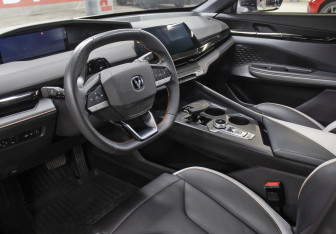 Подержанный автомобиль Changan UNI-V 2024 года (17 фото)