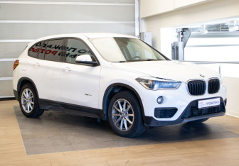 Подержанный автомобиль BMW X1 2015 года (3 фото)