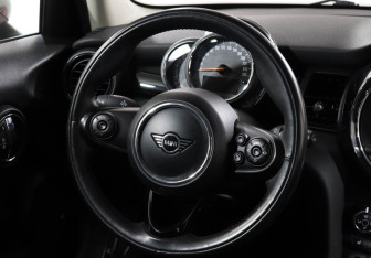 Подержанный автомобиль MINI Hatch 2019 года (30 фото)