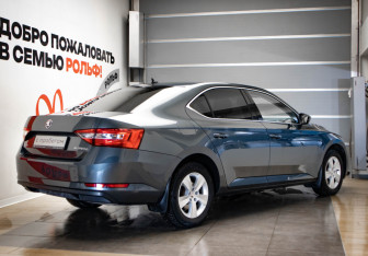 Подержанный автомобиль Skoda Superb Liftback 2018 года (4 фото)