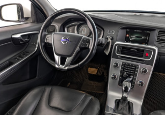 Подержанный автомобиль Volvo S60 2016 года (26 фото)