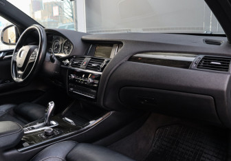 Подержанный автомобиль BMW X4 2015 года (7 фото)